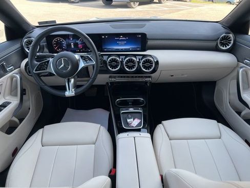 Used 2025 Mercedes-Benz CLA 250 4MATIC image 11