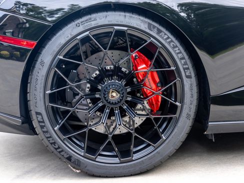 Used 2021 Lamborghini Huracan STO RWD image 20