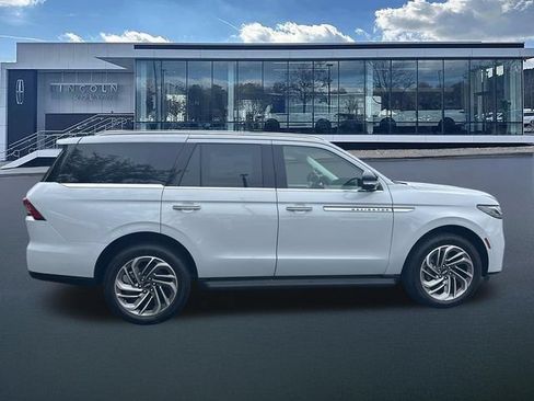 New 2026 Lincoln Navigator Premiere AWD/4WD image 9