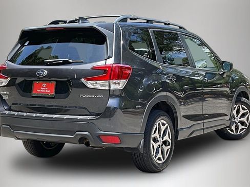 Used 2019 Subaru Forester Premium AWD/4WD image 5