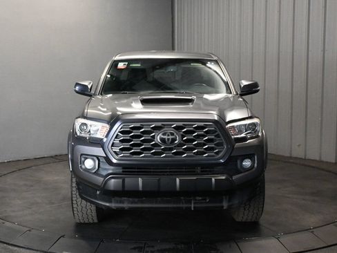 Used 2020 Toyota Tacoma TRD Sport w/ Technology Package RWD image 2