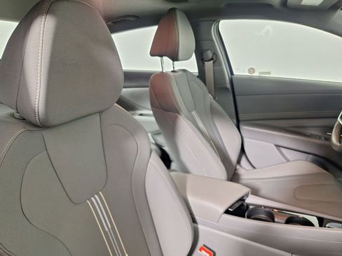 Used 2025 Hyundai Elantra SEL FWD image 28