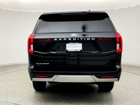 Used 2025 Ford Expedition Platinum w/ Driver's Package AWD/4WD image 6