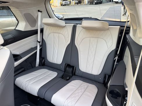New 2026 BMW X7 xDrive40i w/ Executive Package image 13