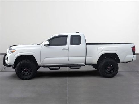 Used 2023 Toyota Tacoma SR image 3