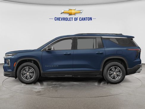Used 2026 Chevrolet Traverse LT FWD image 3