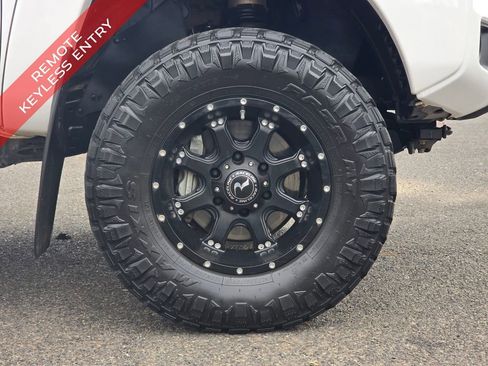 Used 2015 Toyota Tacoma TRD Pro image 11