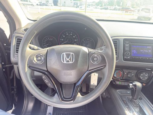 Used 2018 Honda HR-V LX image 17