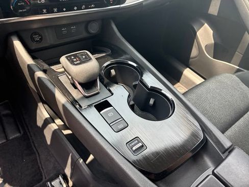 Used 2024 Nissan Rogue SV FWD image 25