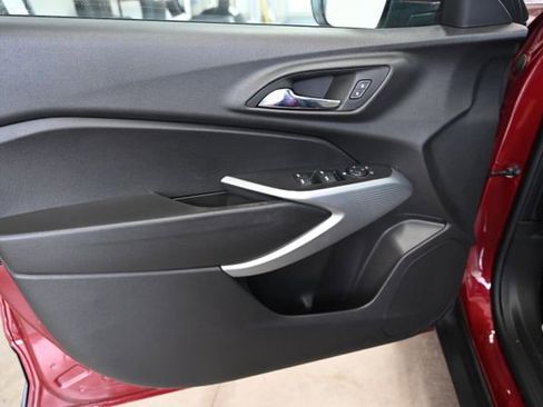 Used 2025 Chevrolet Trax LS w/ LS Convenience Package image 25