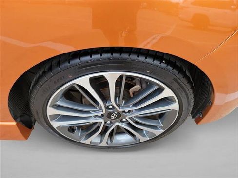 Used 2016 Hyundai Veloster Turbo w/ Option Group 04 FWD image 12