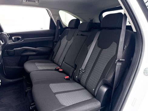 Used 2025 Kia Sorento LX FWD image 29