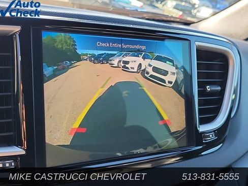 Used 2025 Chrysler Pacifica Select FWD image 15