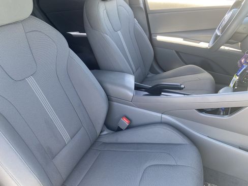 Used 2021 Hyundai Elantra SE FWD image 9