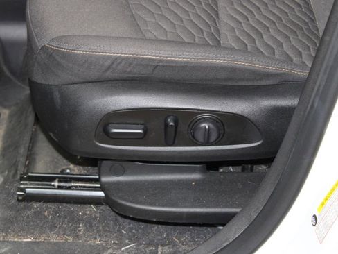 Used 2020 Chevrolet Equinox LT image 16