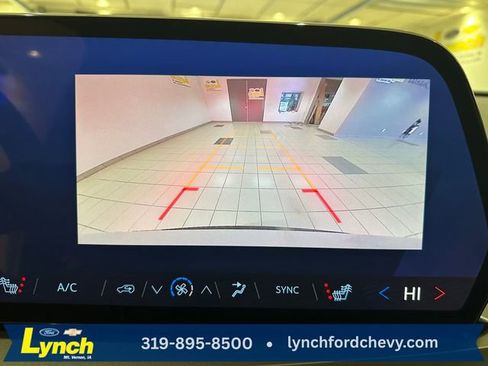 Used 2025 Chevrolet Traverse LT image 4