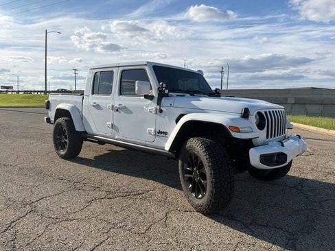 Used 2023 Jeep Gladiator Overland AWD/4WD image 2
