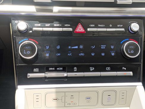 Used 2025 Hyundai Santa Fe Calligraphy FWD image 23
