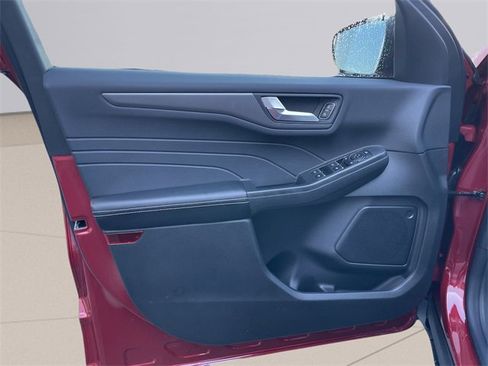 Used 2024 Ford Escape SE image 13