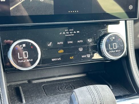 Used 2024 Jaguar F-PACE R-Dynamic S image 34