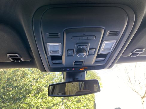 Used 2022 GMC Yukon XL AT4 image 31