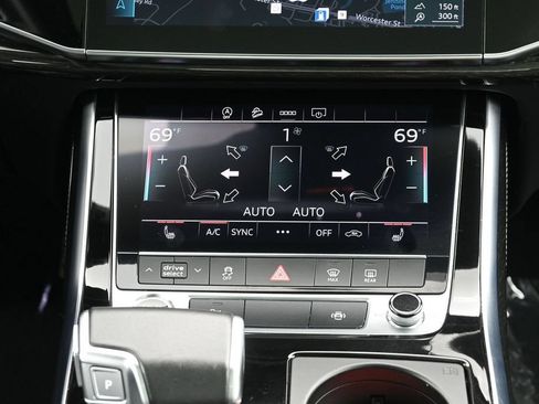 Used 2025 Audi Q7 3.0T Premium Plus AWD/4WD image 32