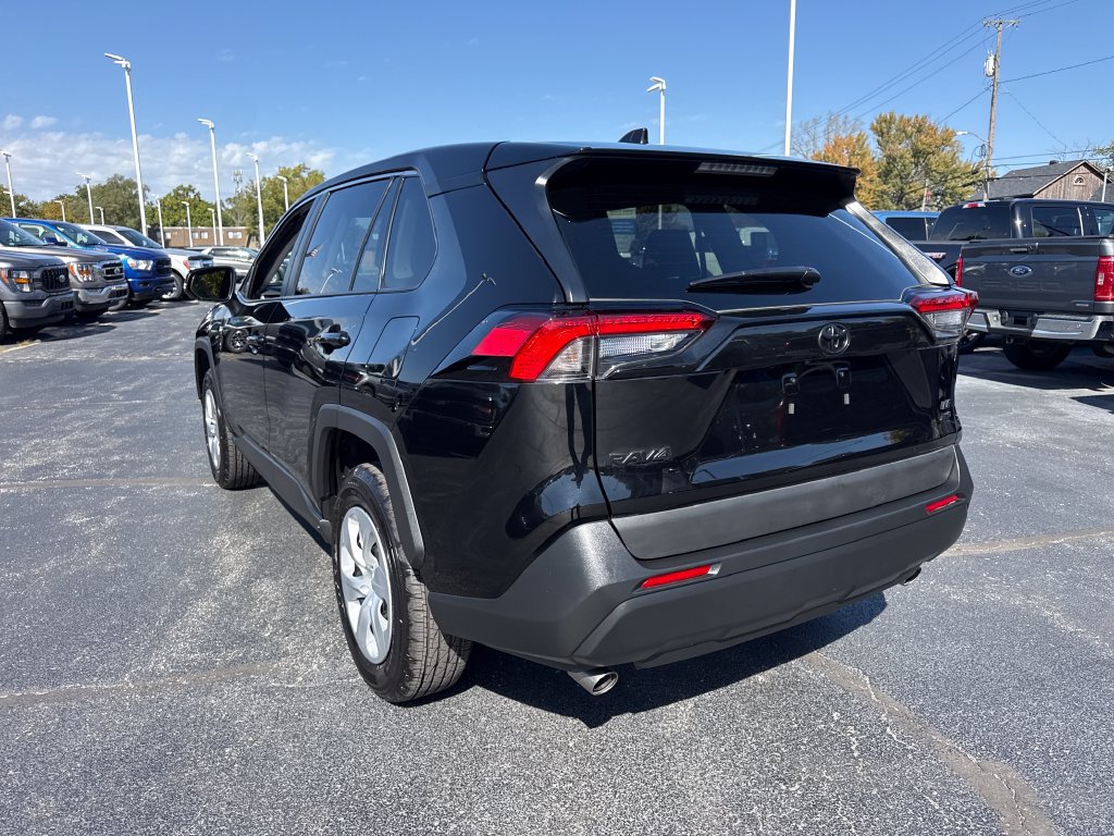 Used 2025 Toyota RAV4 LE AWD/4WD image 8