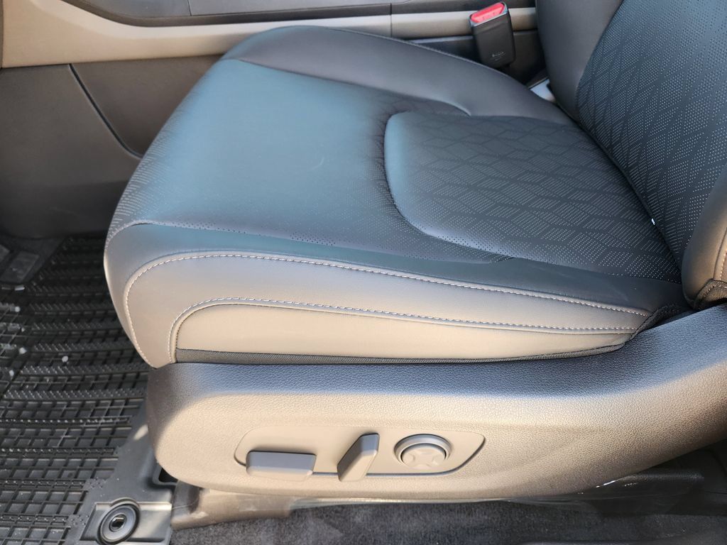 New 2027 Kia Carnival EX FWD image 22