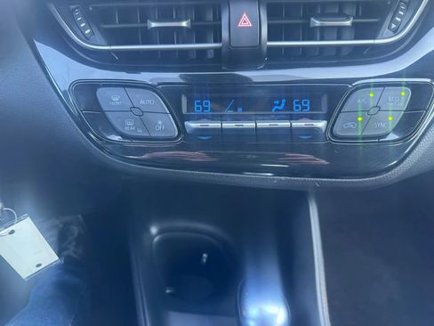 Used 2018 Toyota C-HR XLE image 28