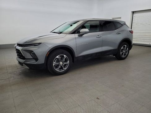 Used 2025 Chevrolet Blazer LT AWD/4WD image 2