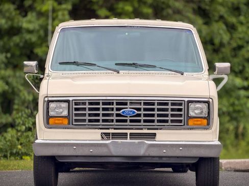 Used 1990 Ford E-150 and Econoline 150 RWD image 4