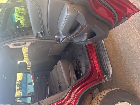 Used 2018 Chevrolet Tahoe 4WD image 16