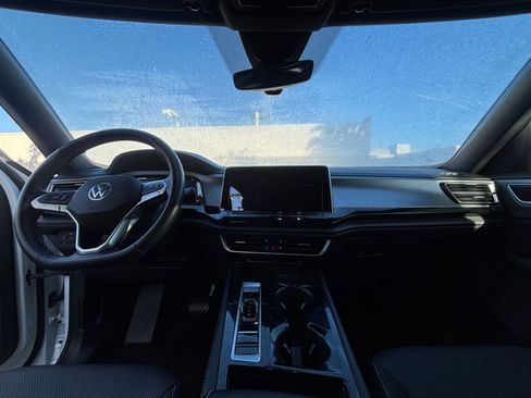 Used 2025 Volkswagen Atlas Cross Sport SE image 33