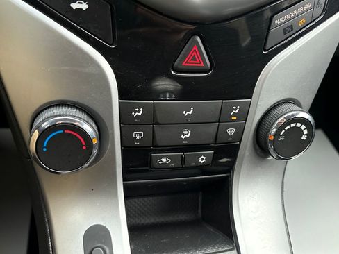 Used 2016 Chevrolet Cruze LT w/ Technology Package FWD image 15