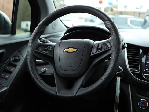 Used 2021 Chevrolet Trax LS w/ Tint and Cruise Package image 8