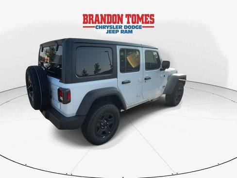 Used 2022 Jeep Wrangler Sport AWD/4WD image 9