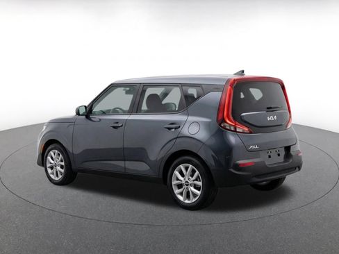 Used 2025 Kia Soul LX w/ LX Technology Package FWD image 7