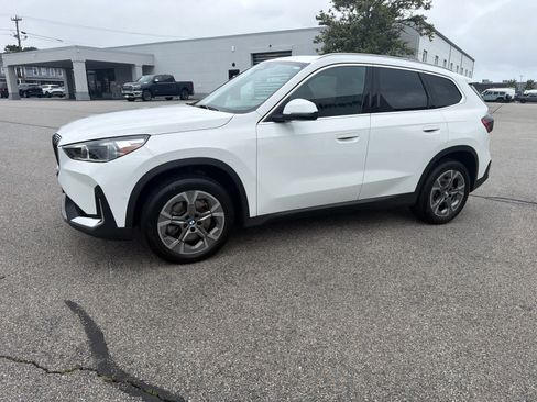 Used 2023 BMW X1 xDrive28i w/ Convenience Package AWD/4WD image 4