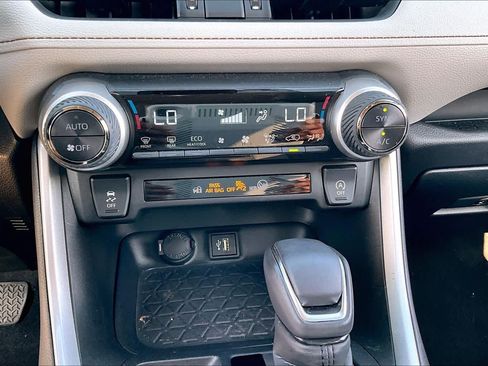 Used 2024 Toyota RAV4 XLE Premium FWD image 33