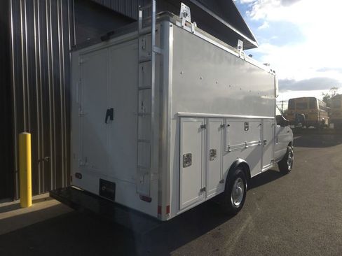 Used 2022 Ford E-350 and Econoline 350 Super Duty w/ Power Windows & Locks Group RWD image 7