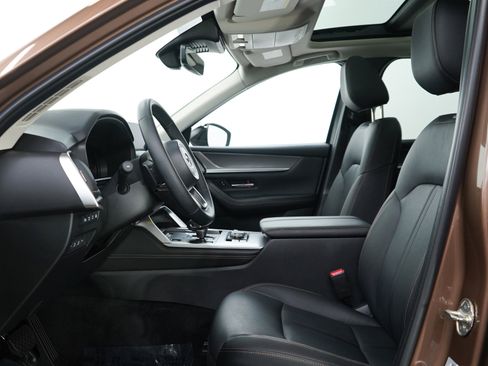 Certified 2025 MAZDA CX-70 Plug-In Hybrid w/ Premium Pkg image 18