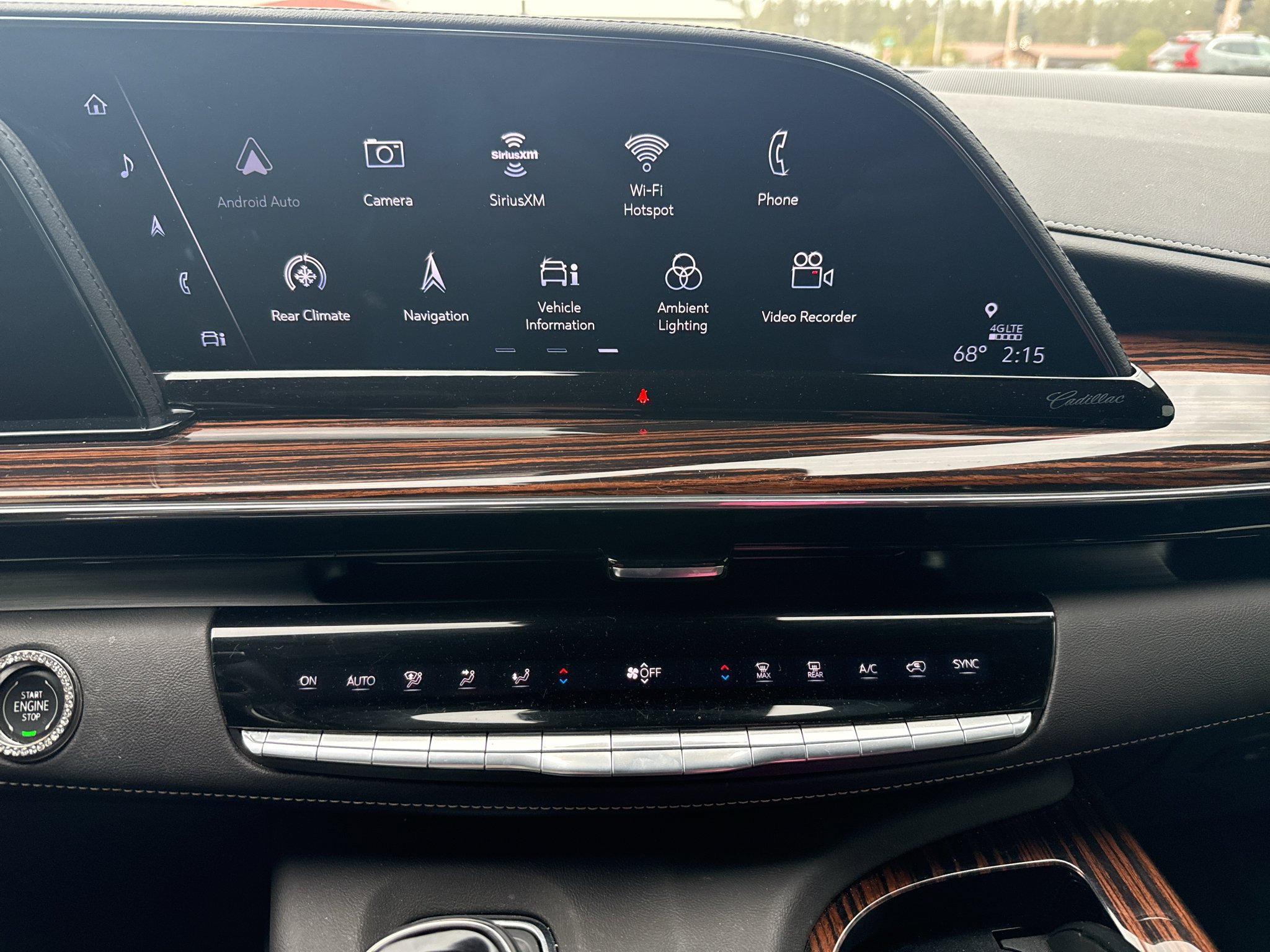 Used 2024 Cadillac Escalade Premium Luxury AWD/4WD image 5