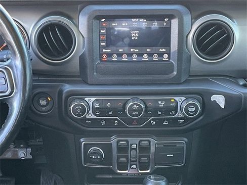 Used 2021 Jeep Gladiator Willys image 15