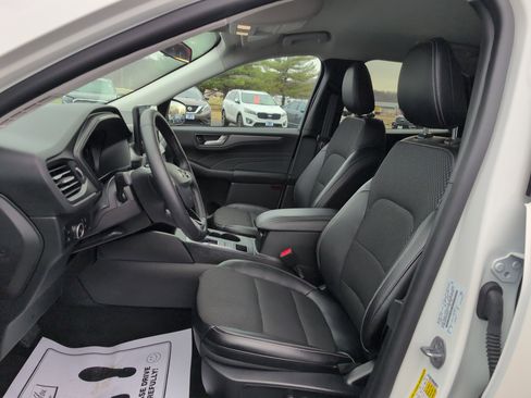 Used 2024 Ford Escape SE image 15