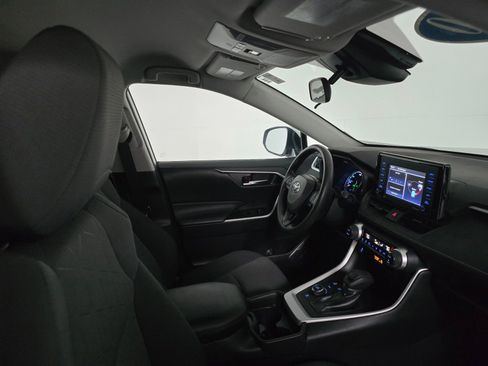 Used 2020 Toyota RAV4 XLE w/ Carpet Mat Package image 24