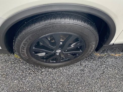 Used 2019 Nissan Rogue S w/ Special Edition Package FWD image 22