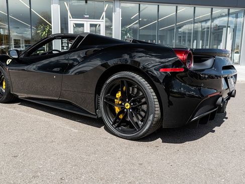 Used 2018 Ferrari 488 Spider RWD image 9