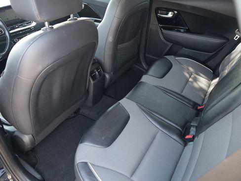 Used 2022 Kia Niro EX FWD image 11