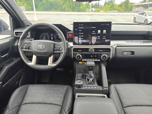 Certified 2025 Toyota Tacoma TRD Off-Road AWD/4WD image 18