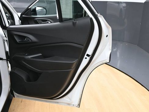 Used 2025 Chevrolet Trax ACTIV FWD image 35